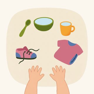 Детские руки тянутся к ложке, чашке, футболке и ботинку с развязанным шнурком